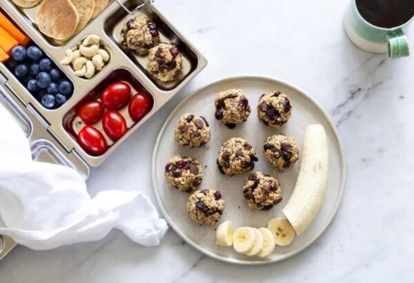 Baked Banana, Cranberry & Oat Bliss Bites