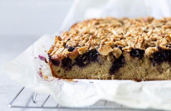 Banana Blueberry Crumble Cake