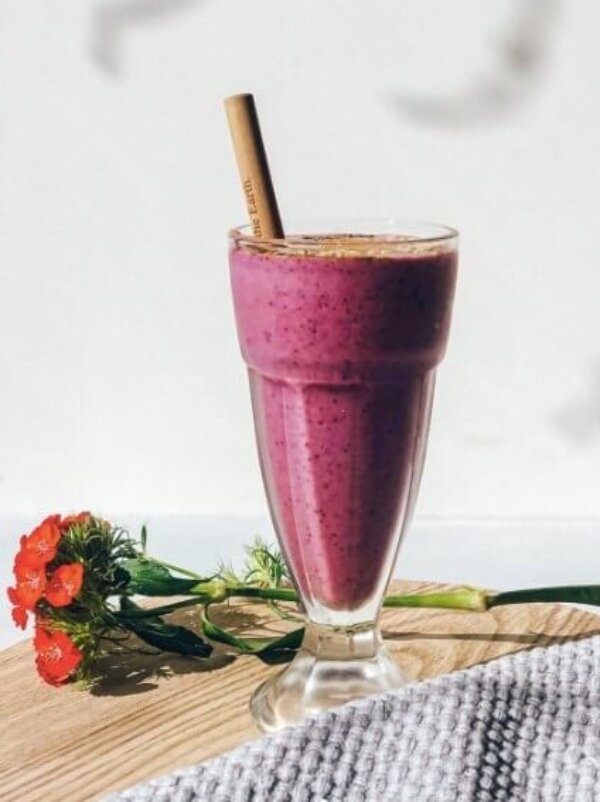 Berry & Vanilla Oat Milk Smoothie
