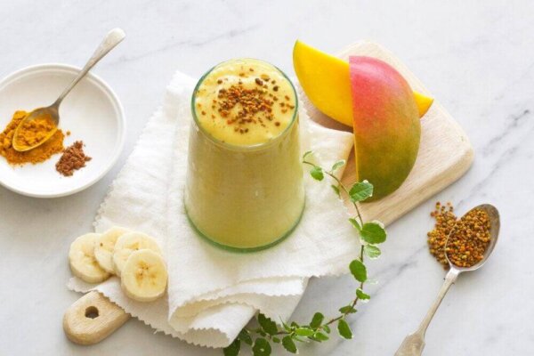Mango, Banana & Turmeric Smoothie
