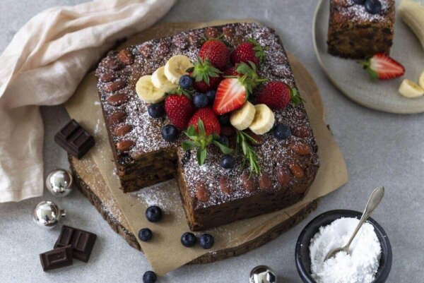 Xmas Cake w/ Banana & Dark Chocolate